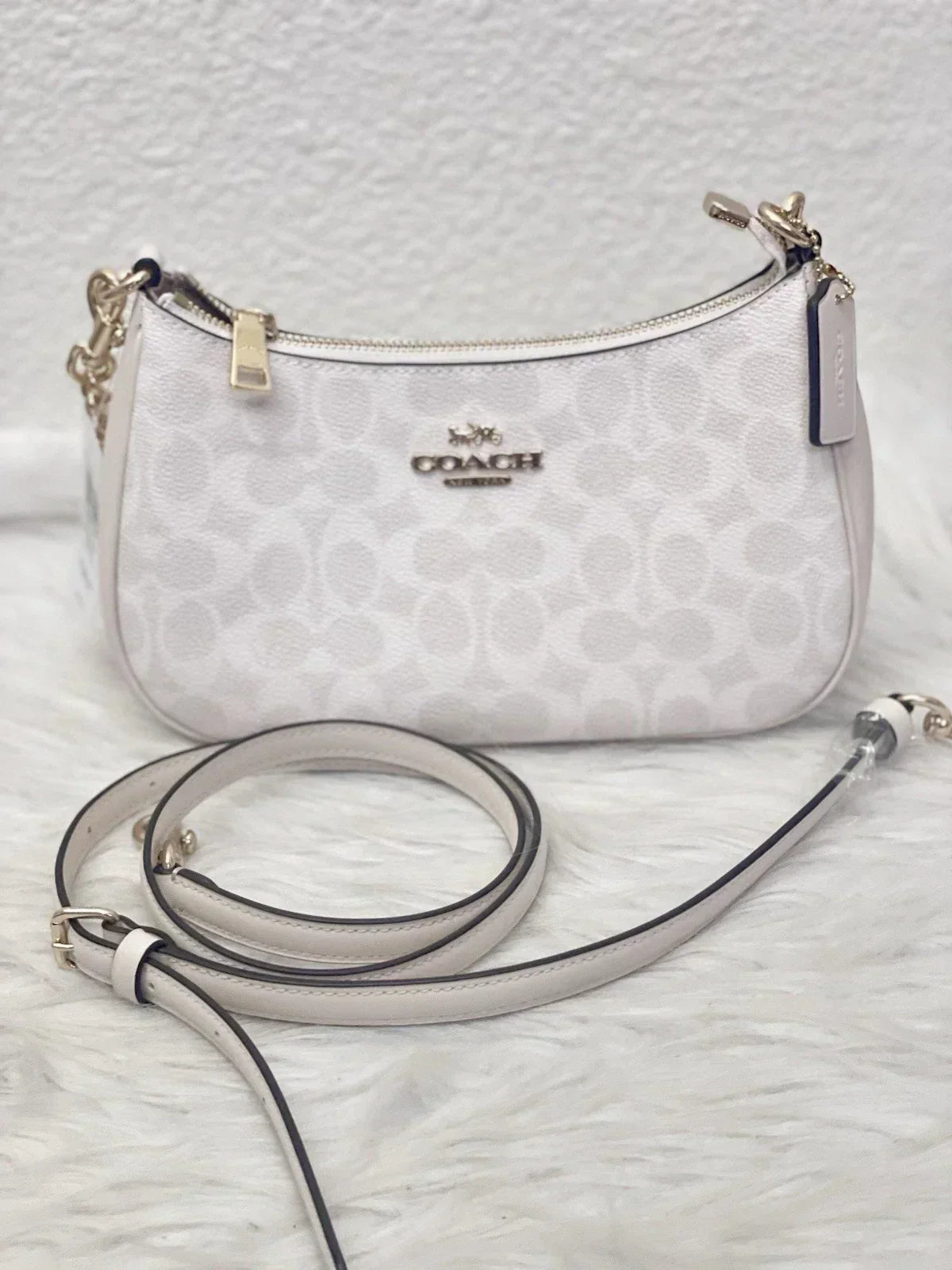 COACH Women¡¯s Teri Shoulder Bag Signature Canvas
