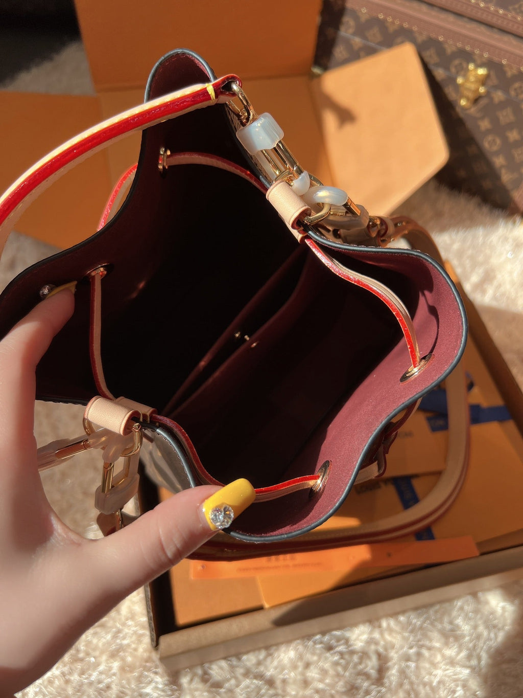 LV NeoNo¨¦ Monogram Canvas Bucket Bag with Leather Trim and Shoulder Strap (20 x 21 x 13) cm