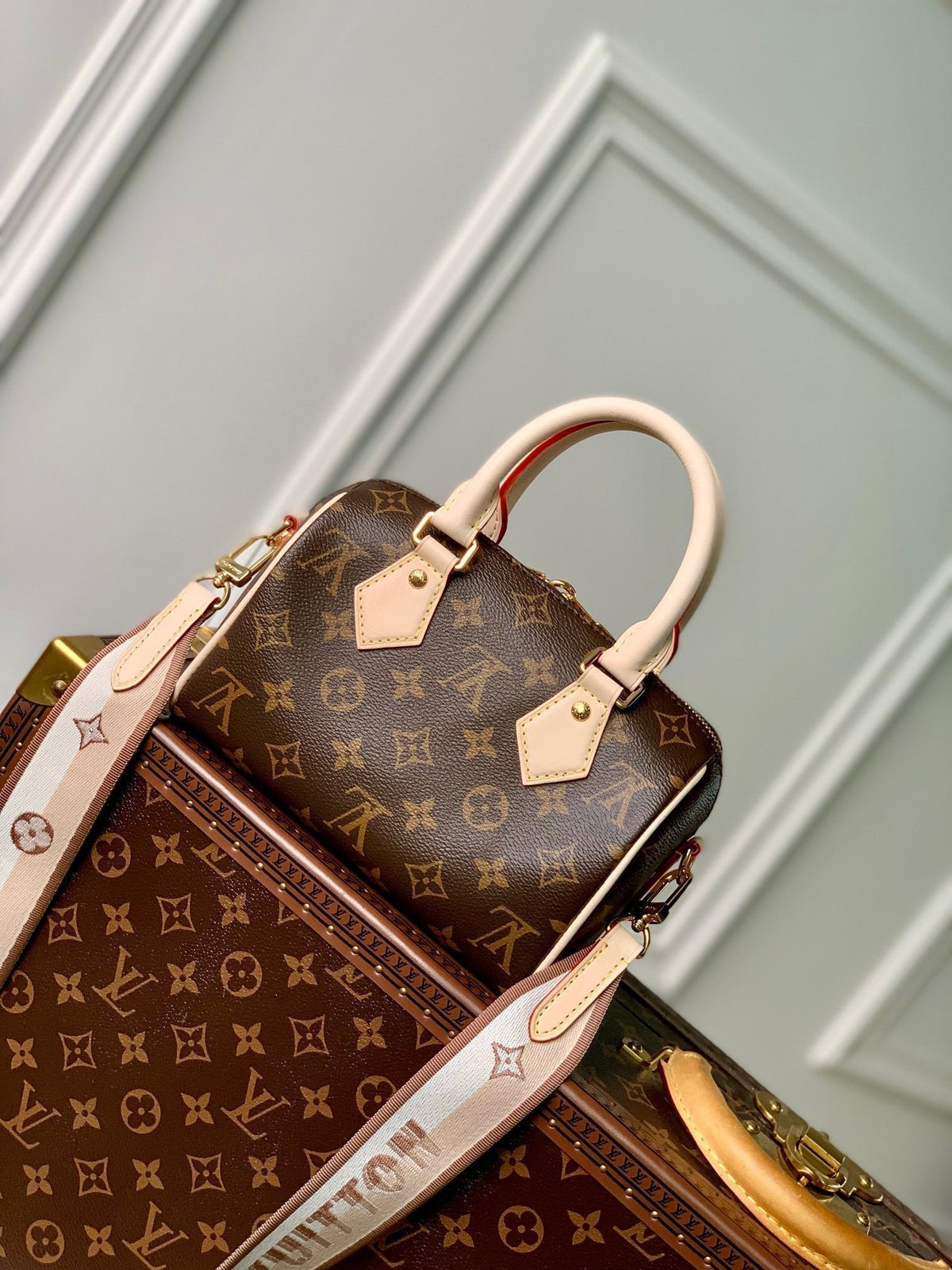 Louis Vuitton Speedy Bandouli¡§¡§re 20 Monogram Beige Strap - 20.5 x 13.5 x 12.0 cm