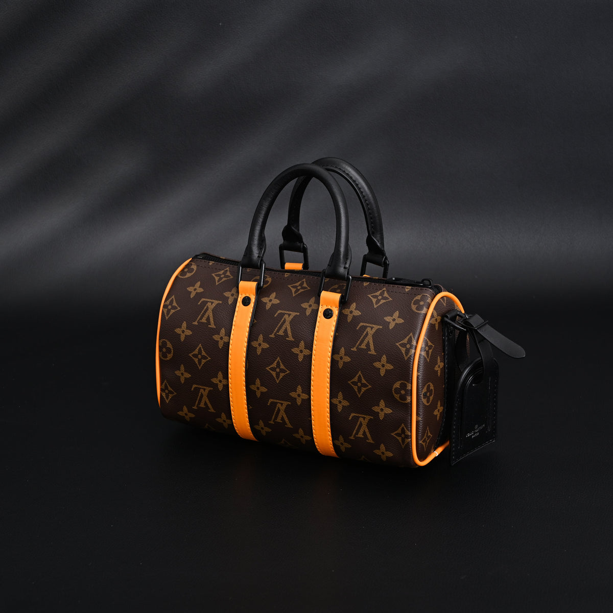 Louis Vuitton Keepall Bandouli¨¨re 50 ¨C Monogram Canvas with Neon Orange Trim