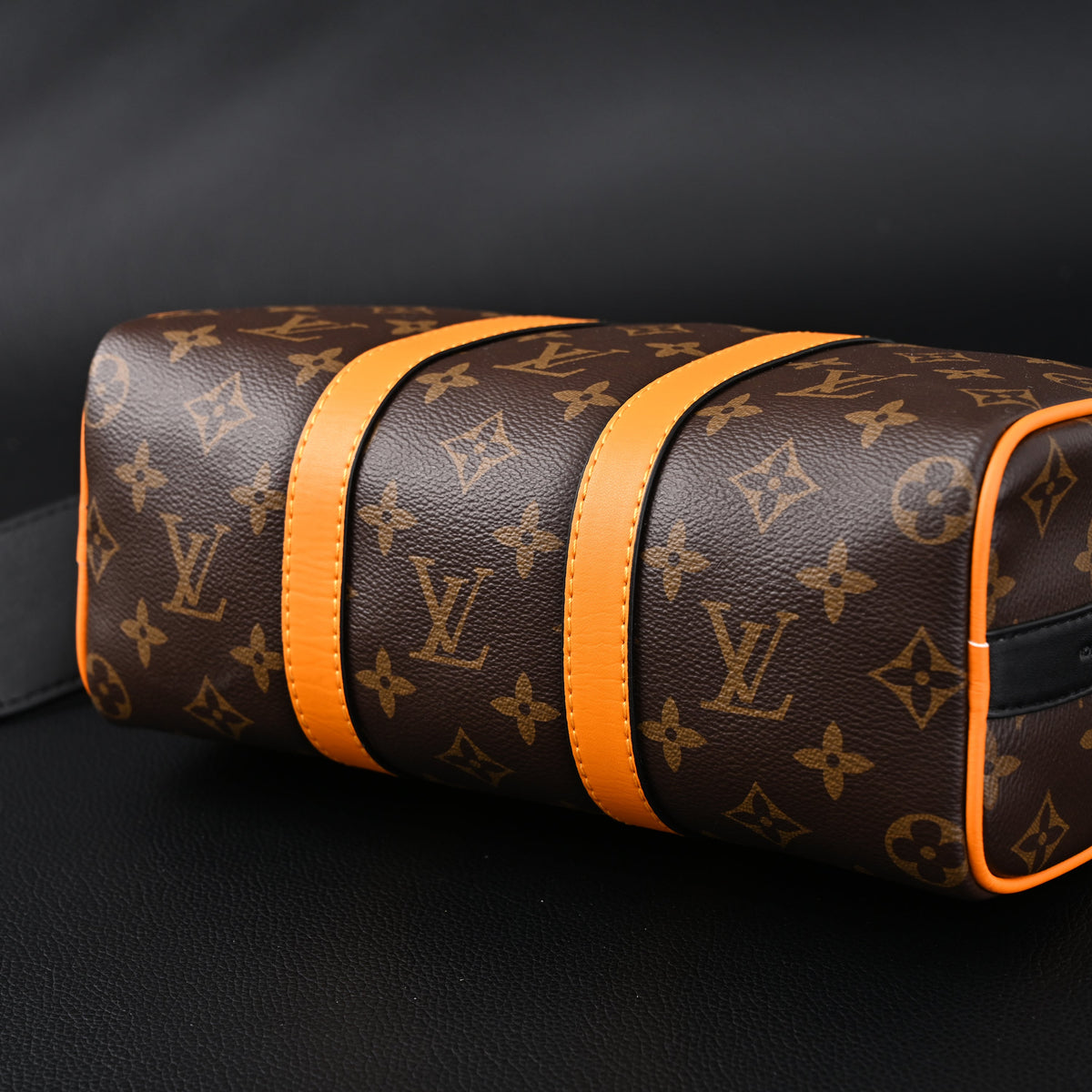 Louis Vuitton Keepall Bandouli¨¨re 50 ¨C Monogram Canvas with Neon Orange Trim