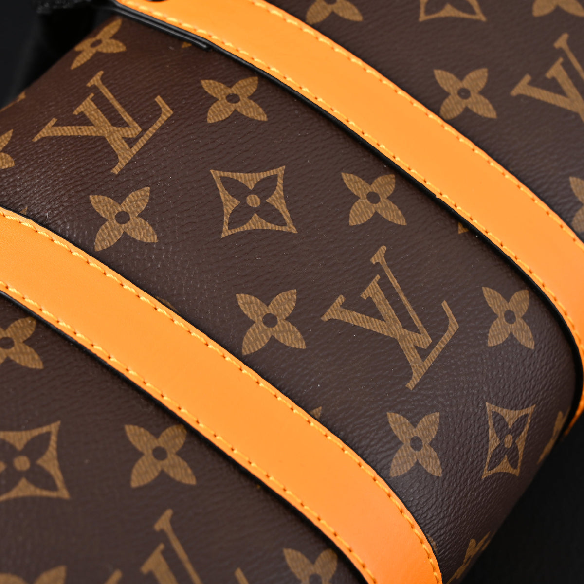 Louis Vuitton Keepall Bandouli¨¨re 50 ¨C Monogram Canvas with Neon Orange Trim