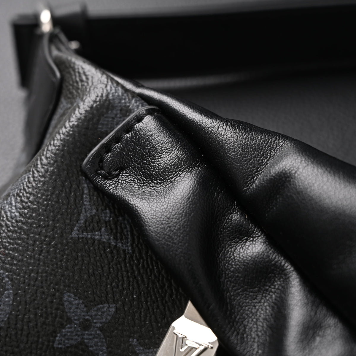 Louis Vuitton Discovery Bumbag ¨C Monogram Eclipse