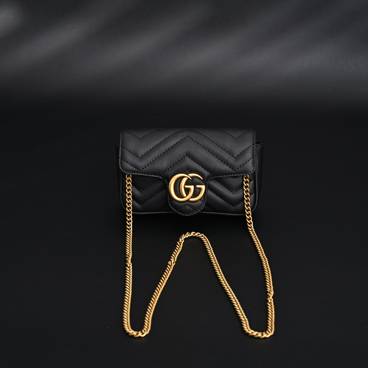 Gucci GG Marmont Matelass¨¦ Mini Shoulder Bag ¨C Black Leather with Gold Chain