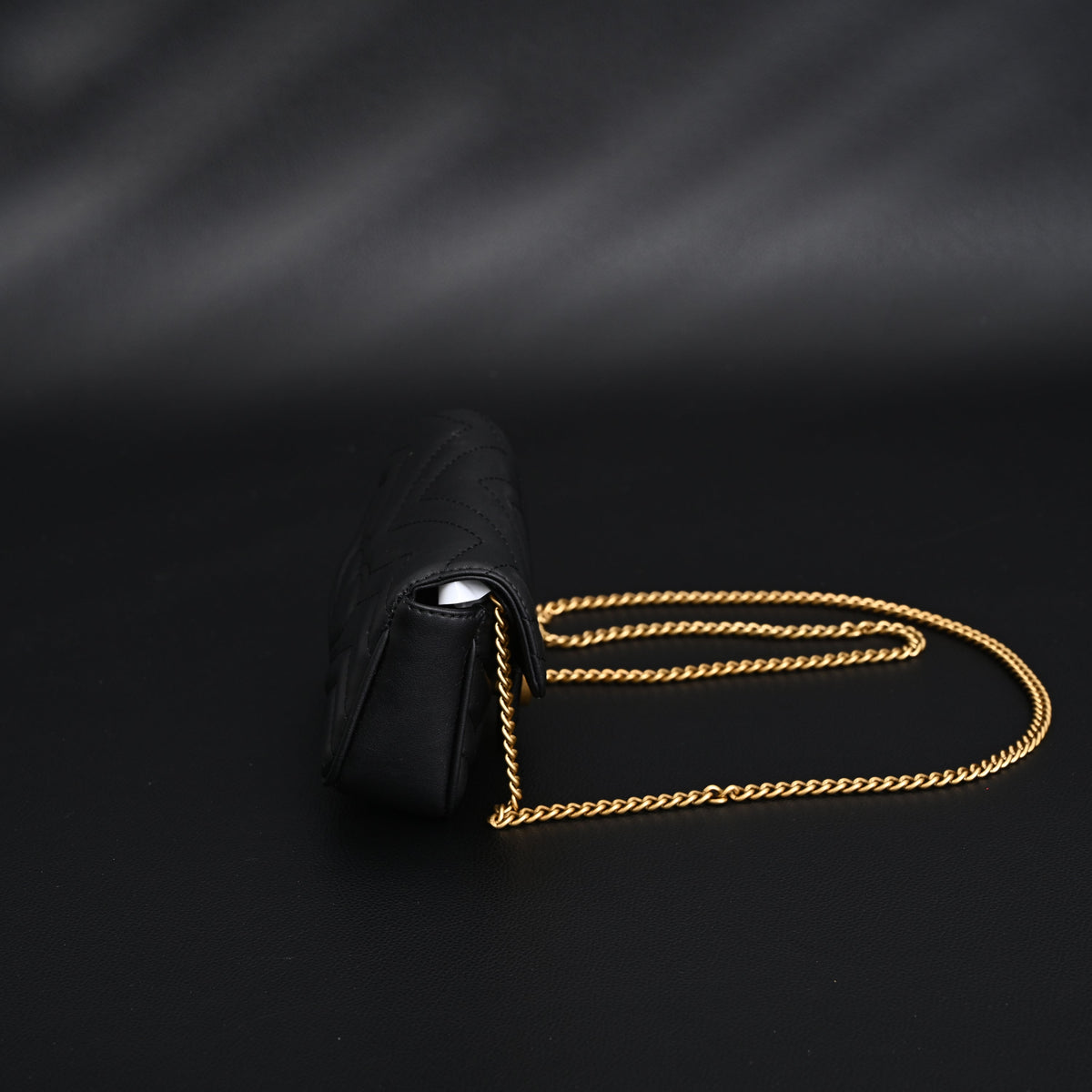 Gucci GG Marmont Matelass¨¦ Mini Shoulder Bag ¨C Black Leather with Gold Chain
