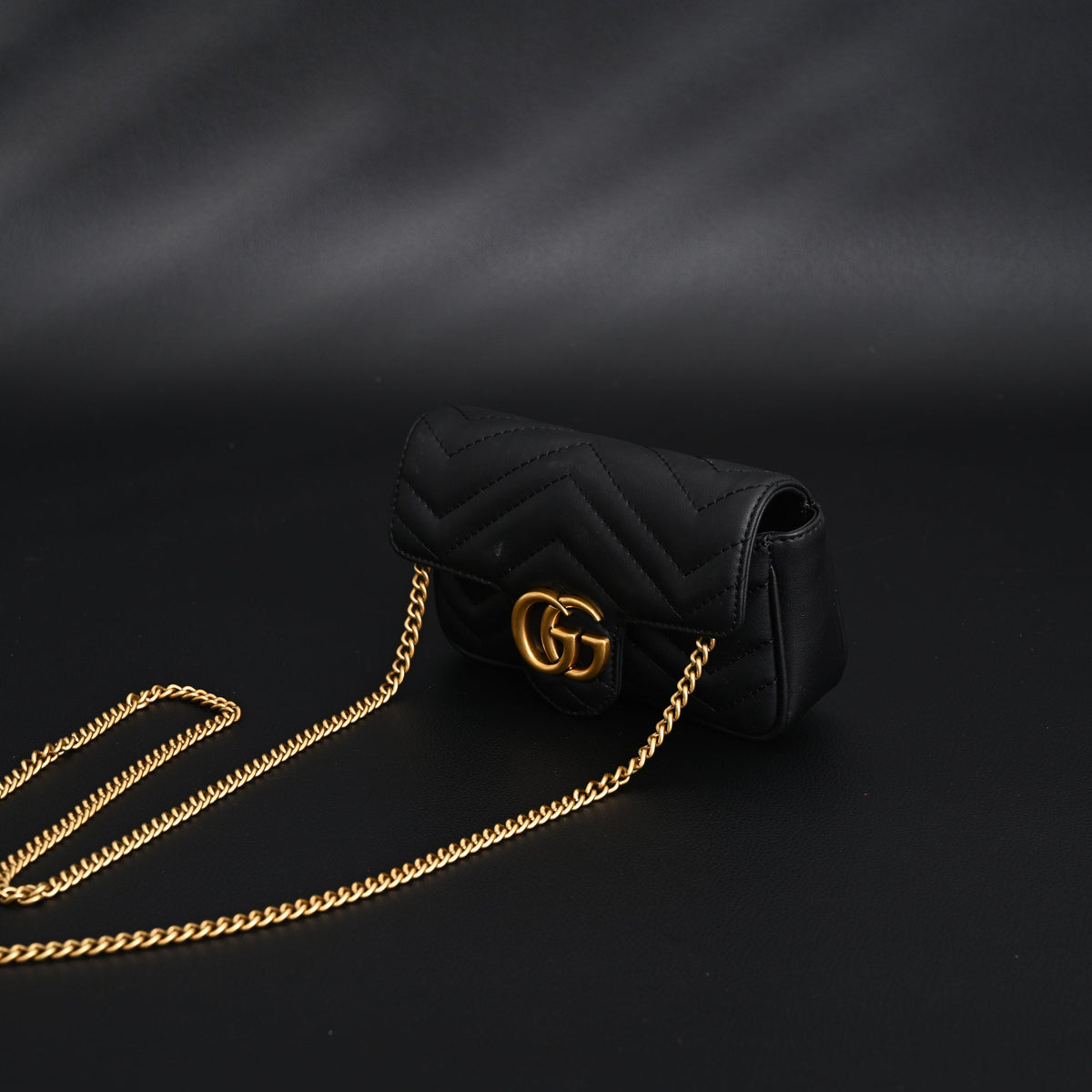 Gucci GG Marmont Matelass¨¦ Mini Shoulder Bag ¨C Black Leather with Gold Chain