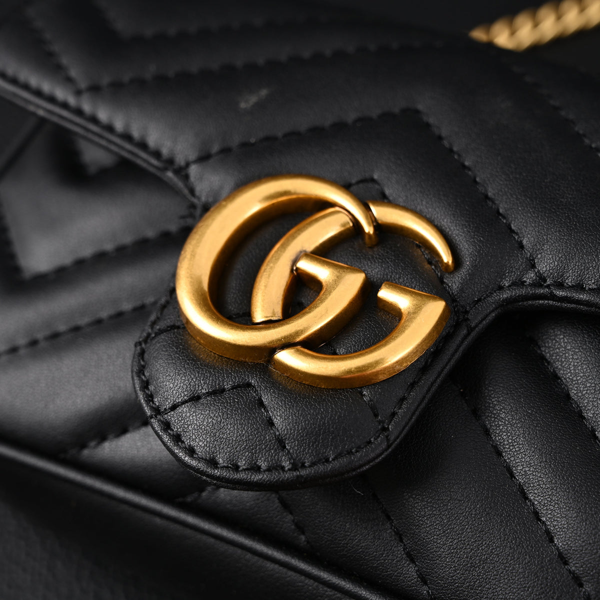 Gucci GG Marmont Matelass¨¦ Mini Shoulder Bag ¨C Black Leather with Gold Chain