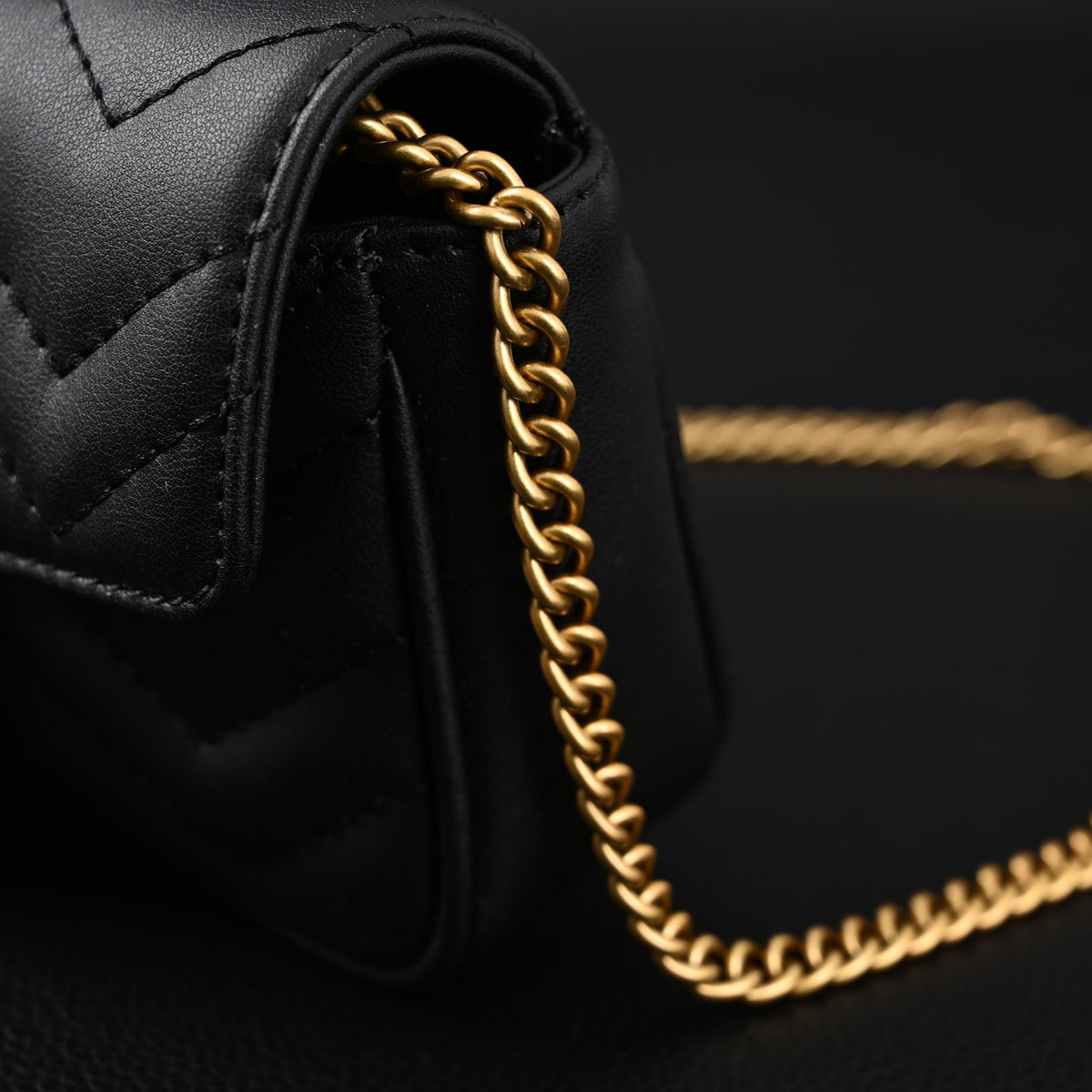 Gucci GG Marmont Matelass¨¦ Mini Shoulder Bag ¨C Black Leather with Gold Chain