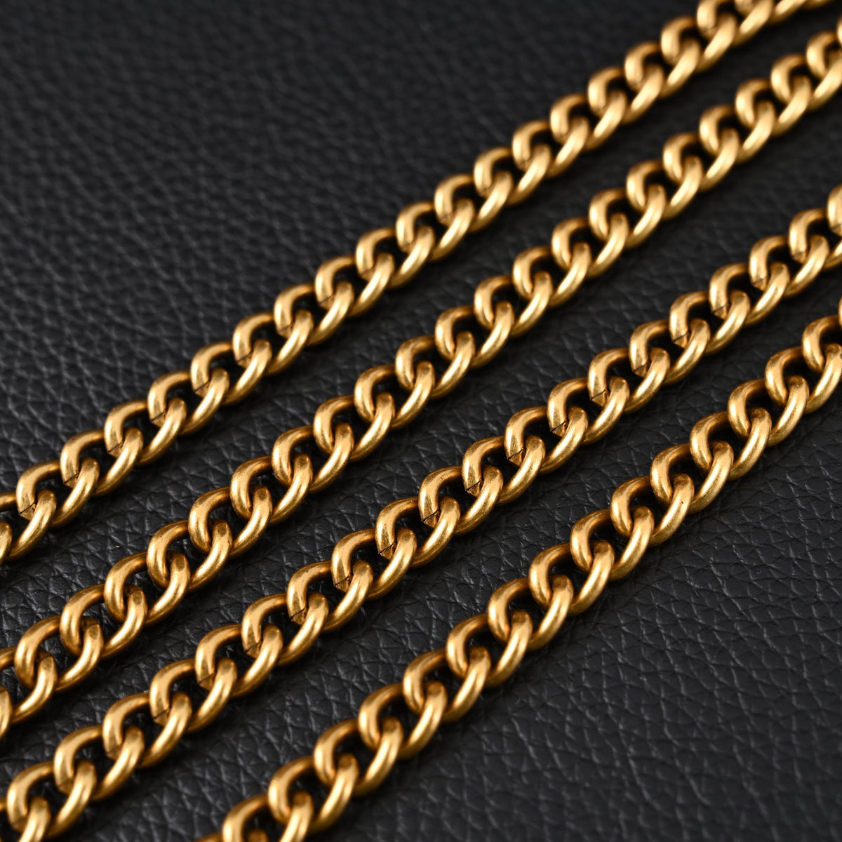 Gucci GG Marmont Matelass¨¦ Mini Shoulder Bag ¨C Black Leather with Gold Chain
