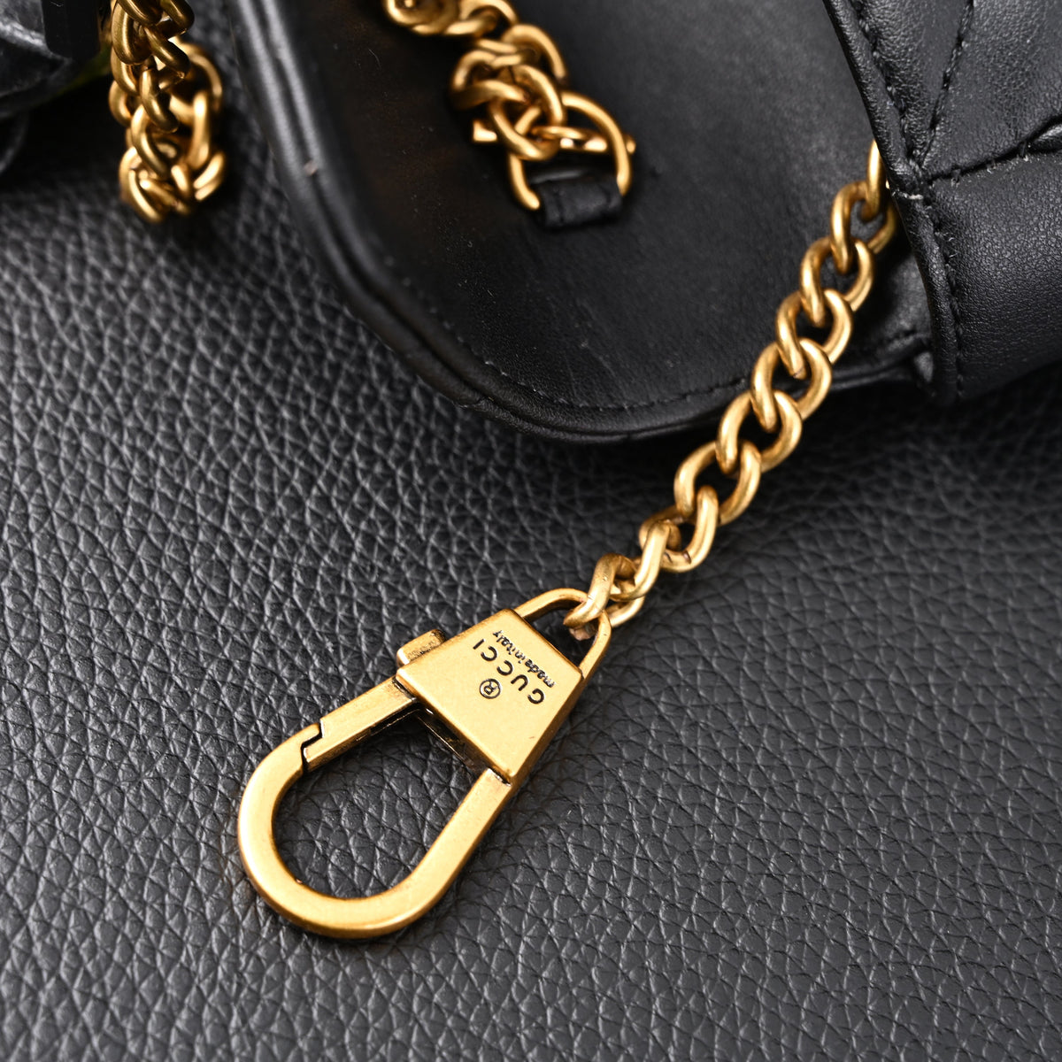 Gucci GG Marmont Matelass¨¦ Mini Shoulder Bag ¨C Black Leather with Gold Chain