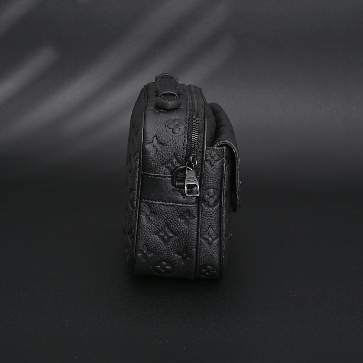 Louis Vuitton Capucines BB Top Handle Bag ¨C Black Taurillon Leather