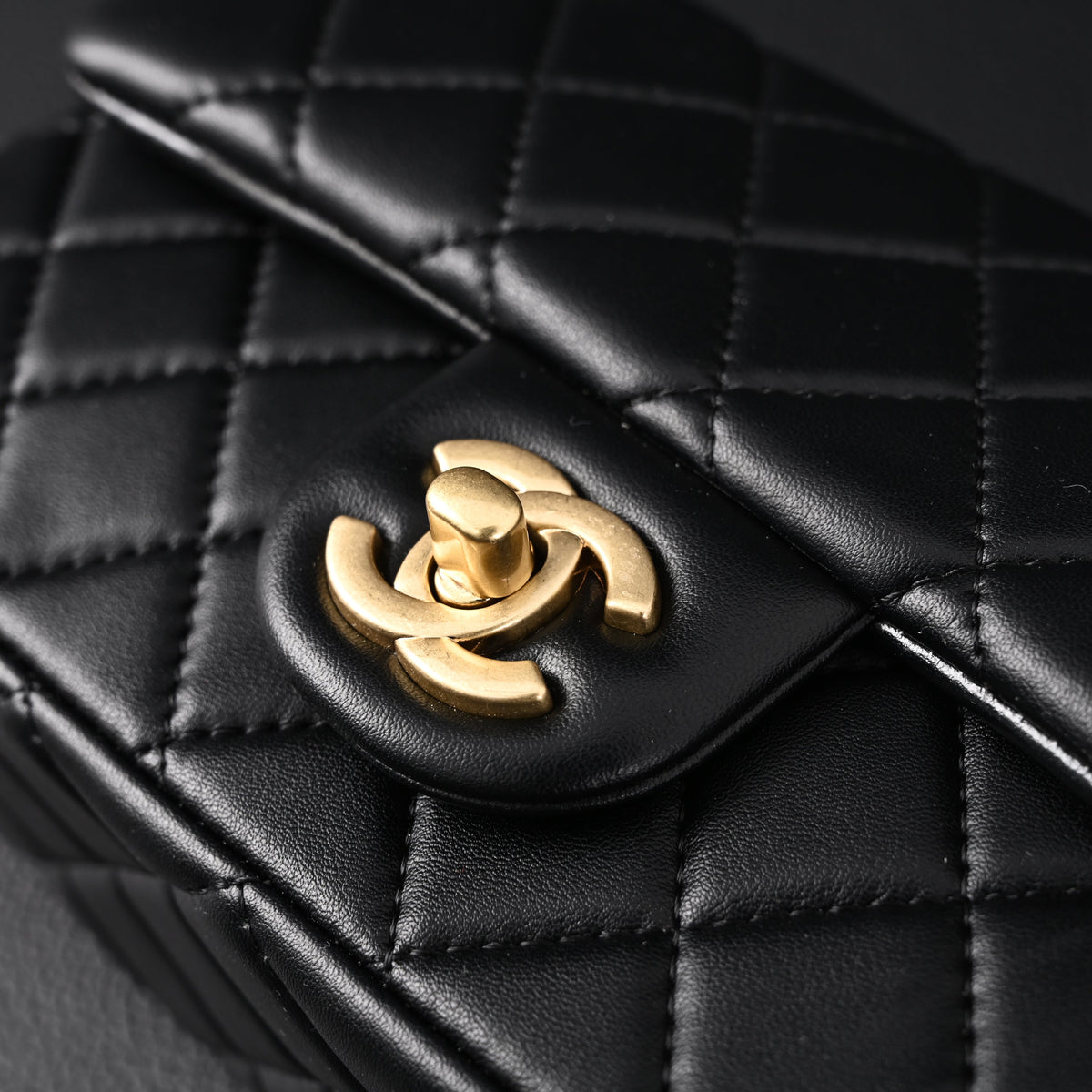 Chanel Classic Flap Mini Bag ¨C Black Quilted Lambskin with Gold-Tone Hardware