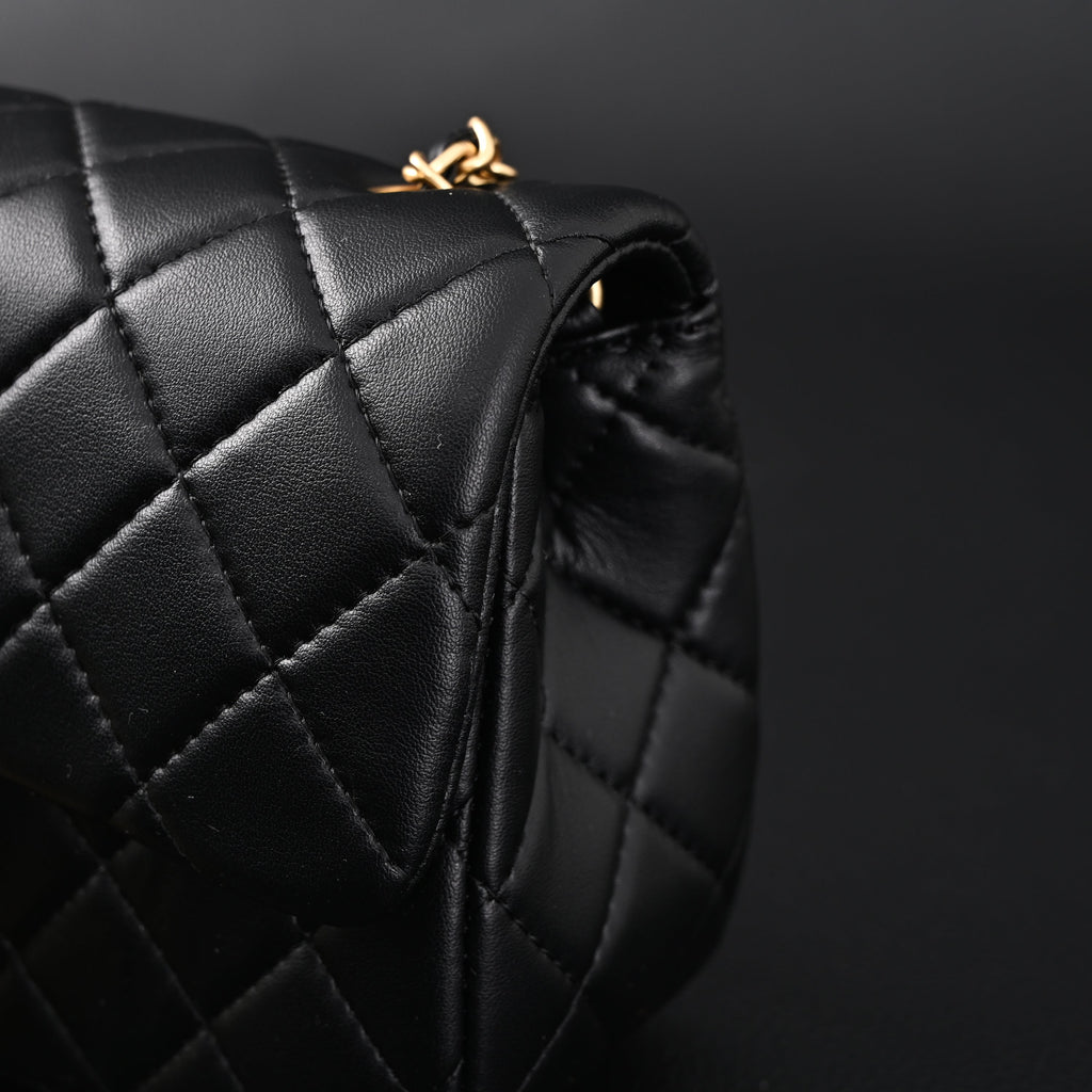 Chanel Classic Flap Mini Bag ¨C Black Quilted Lambskin with Gold-Tone Hardware