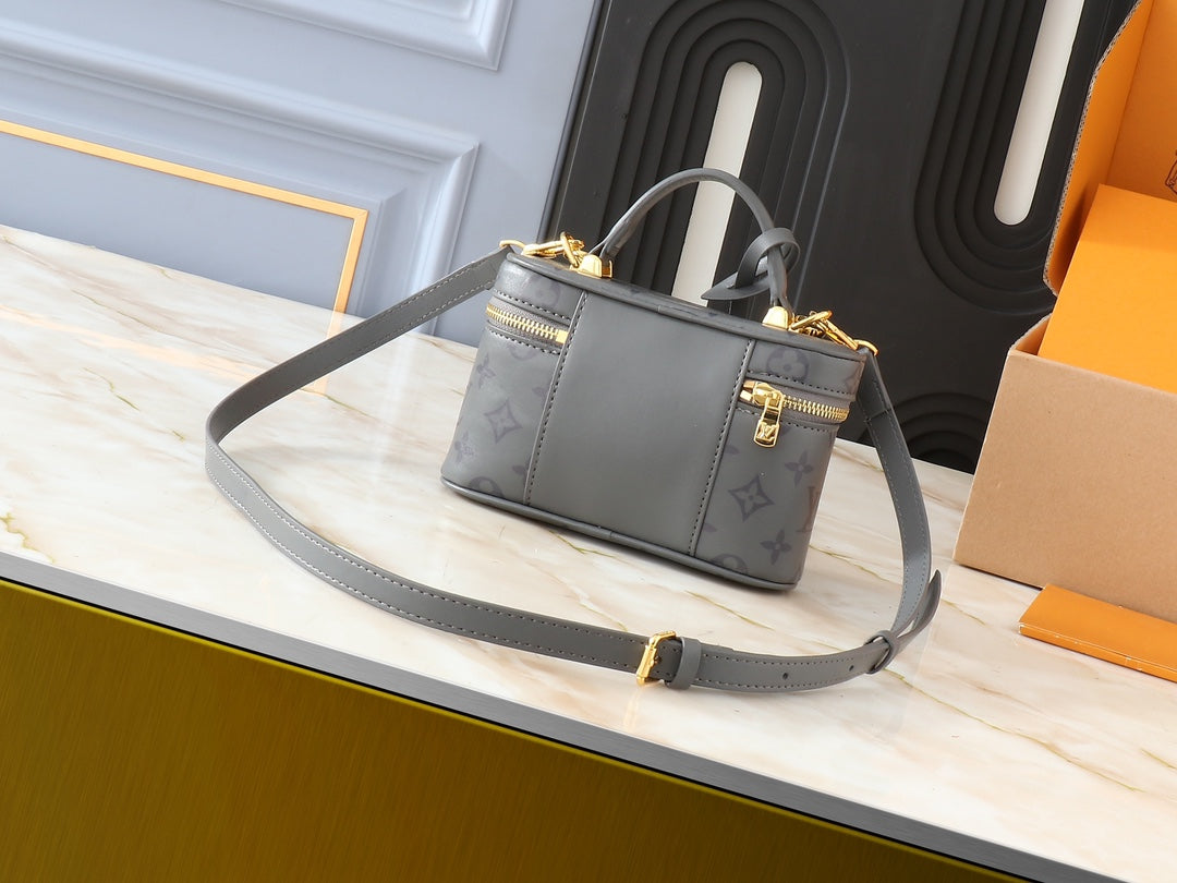 Louis Vuitton LV Vanity Chain Pouch Shoulder Bag 19?¨¢11.5?¨¢6.5cm