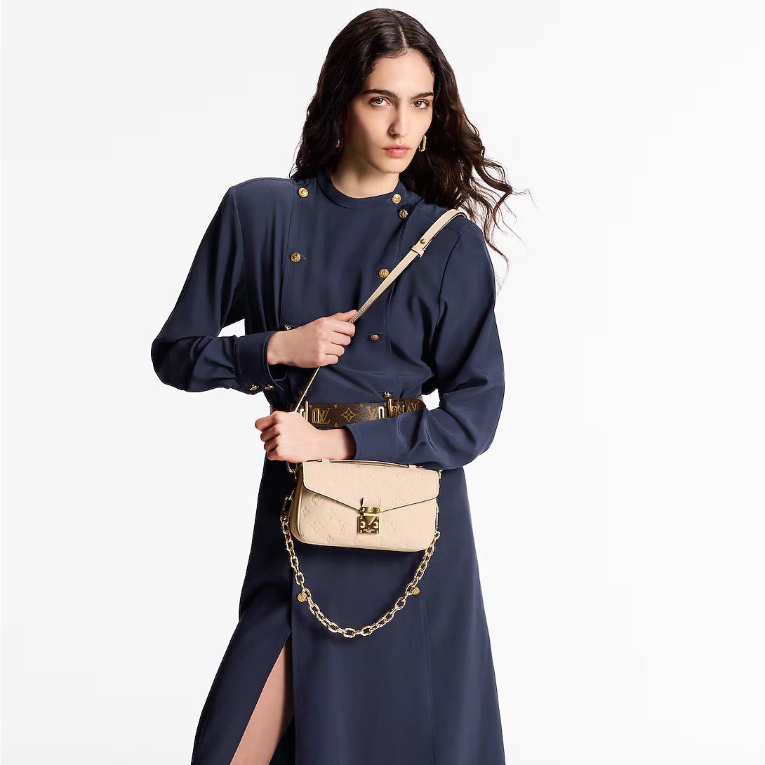 LV Pochette M¨¦tis East West Monogram Canvas Handle Crossbody Bag with Chain Strap and Leather Trim (21.5 x 13.5 x 6) cm